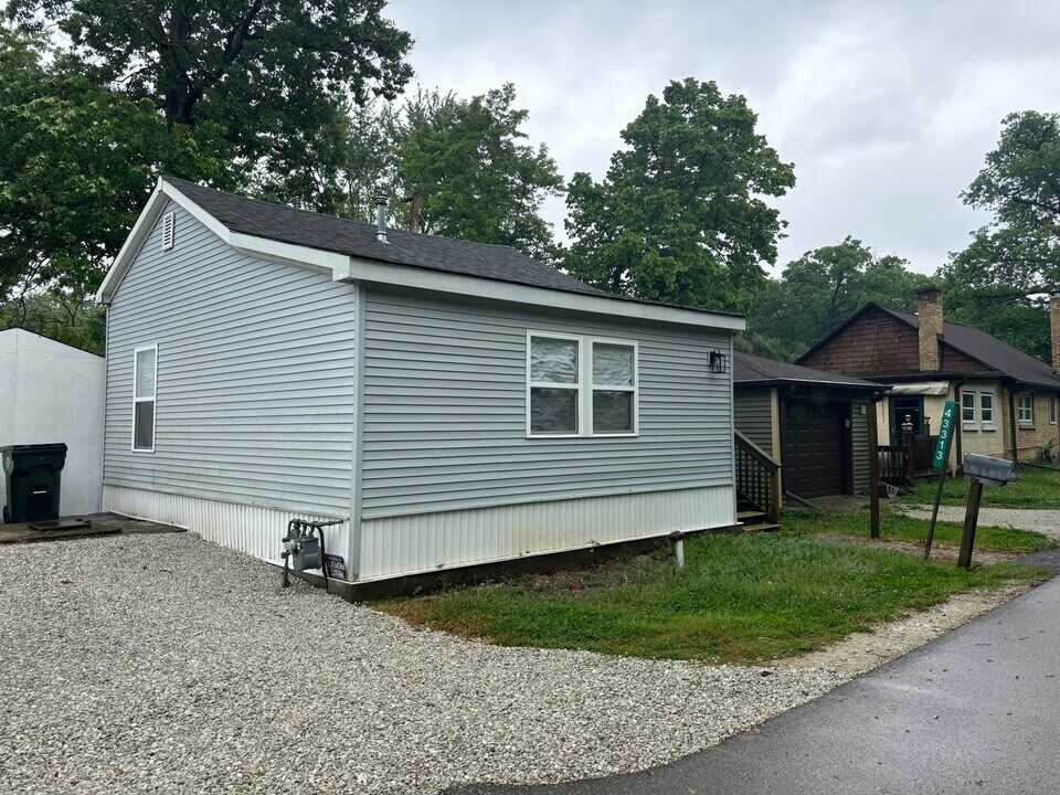 43313 N Catherine Ave in Antioch, IL - Building Photo