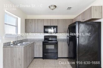 3215 Luz Divina St, Unit C in Edinburg, TX - Foto de edificio - Building Photo