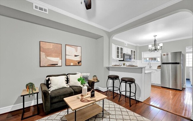 210 N Glover St in Baltimore, MD - Foto de edificio - Building Photo