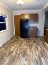 52 Myrtle St-Unit -52-2 in Westbrook, ME - Foto de edificio - Building Photo