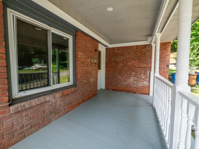 31 Ridge St in Kingston, NY - Building Photo - Building Photo