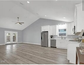 104 Oleander Cir in Panama City Beach, FL - Foto de edificio - Building Photo