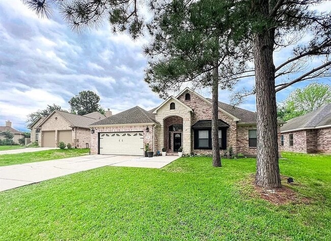 property at 3410 Stratford Ln