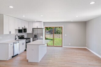 118 Windsor Ln in Glendale Heights, IL - Building Photo - Building Photo