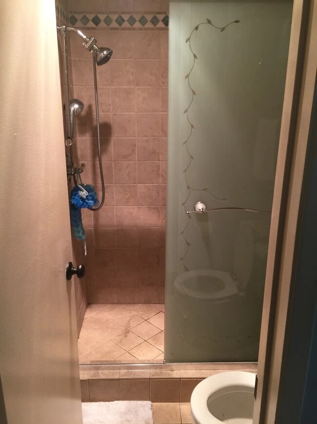 5330 Zelzah Ave, Unit 8 in Encino, CA - Foto de edificio - Building Photo