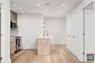 BRUCKNER BOULEVARD in Bronx, NY - Building Photo - Building Photo