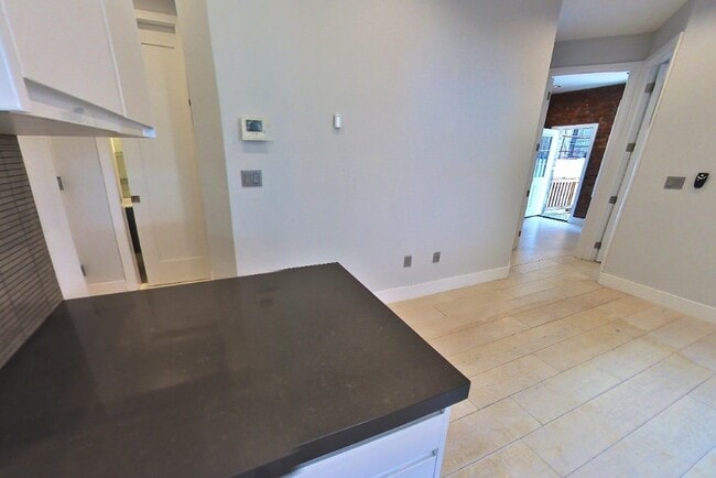 438 W 52nd St, Unit 1A in New York, NY - Foto de edificio - Building Photo