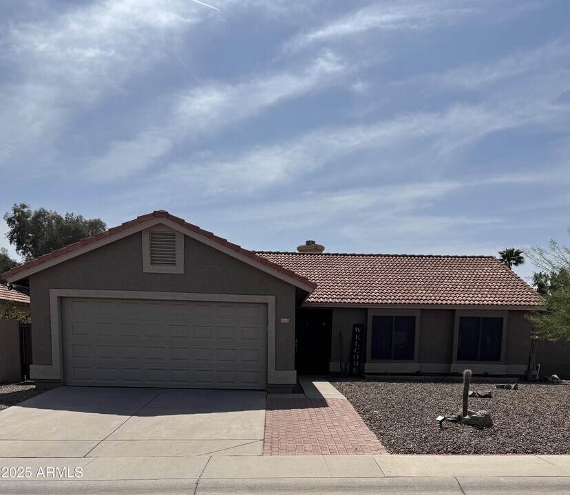 15018 S 28th St in Phoenix, AZ - Building Photo