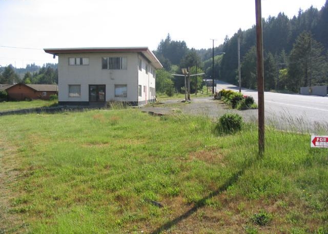 75303 US Highway 101 in Reedsport, OR - Building Photo - Building Photo