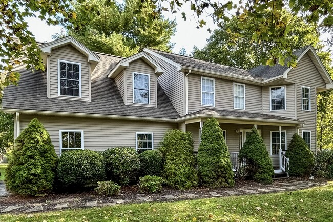 278 Harrison St in North Kingstown, RI - Foto de edificio - Building Photo