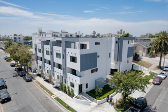 5000 W Maplewood Ave in Los Angeles, CA - Building Photo - Building Photo