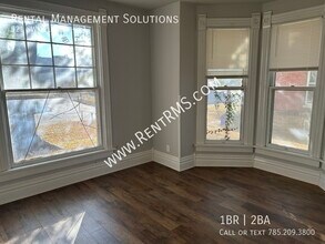 521 SW Tyler St in Topeka, KS - Foto de edificio - Building Photo