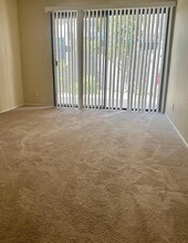 2491 Chandler Ave, Unit 229 in Simi Valley, CA - Foto de edificio - Building Photo