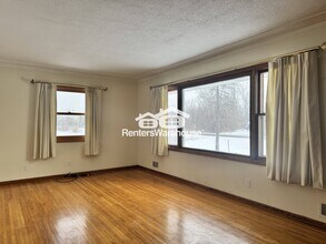 8225 20th Ave N in Lino Lakes, MN - Foto de edificio - Building Photo