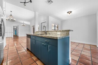 2934 W Trade Ave in Miami, FL - Building Photo - Building Photo