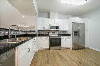 7426 SW 106th Pl in Miami, FL - Building Photo - Building Photo