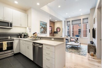 163 Newbury St, Unit 1 in Boston, MA - Building Photo - Building Photo