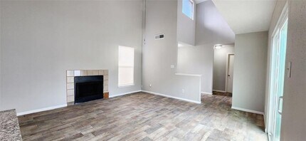 129 Wagon Ln Loop in Angleton, TX - Building Photo - Building Photo