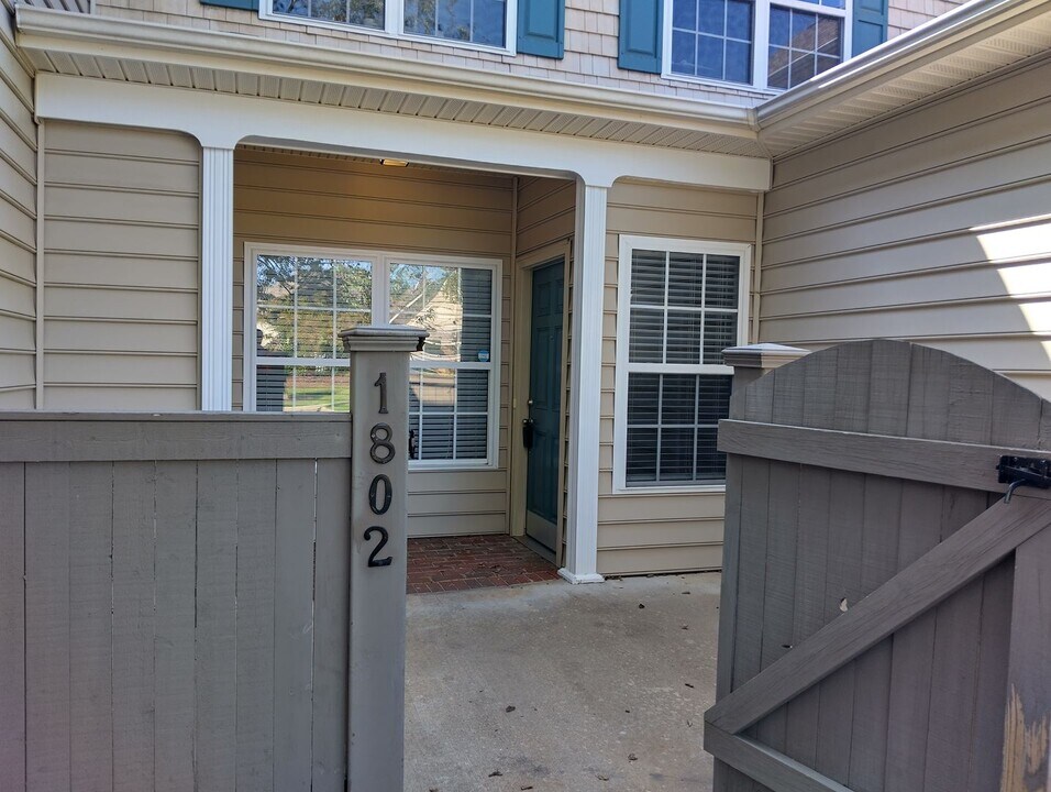 1802 Duntrune Glen in Williamsburg, VA - Building Photo