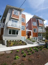 Ravenna Court in Seattle, WA - Building Photo - Building Photo