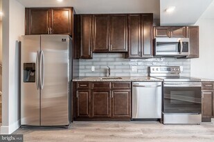 421 N 39th St in Philadelphia, PA - Building Photo