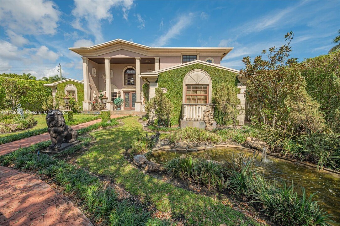 1111 Washington St in Hollywood, FL - Building Photo
