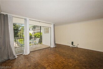 3030 Binnacle Dr in Naples, FL - Building Photo - Building Photo