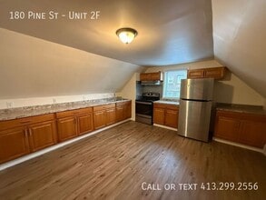 180 Pine St in Holyoke, MA - Building Photo - Building Photo