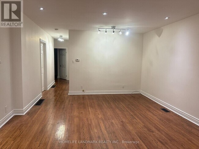 307 Axminster Dr in Richmond Hill, ON - Building Photo - Building Photo
