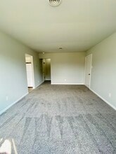 204 Gateway Blvd, Unit A in Westville, NJ - Foto de edificio - Building Photo
