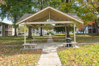 Spring Creek Gardens in Chattanooga, TN - Building Photo - Building Photo