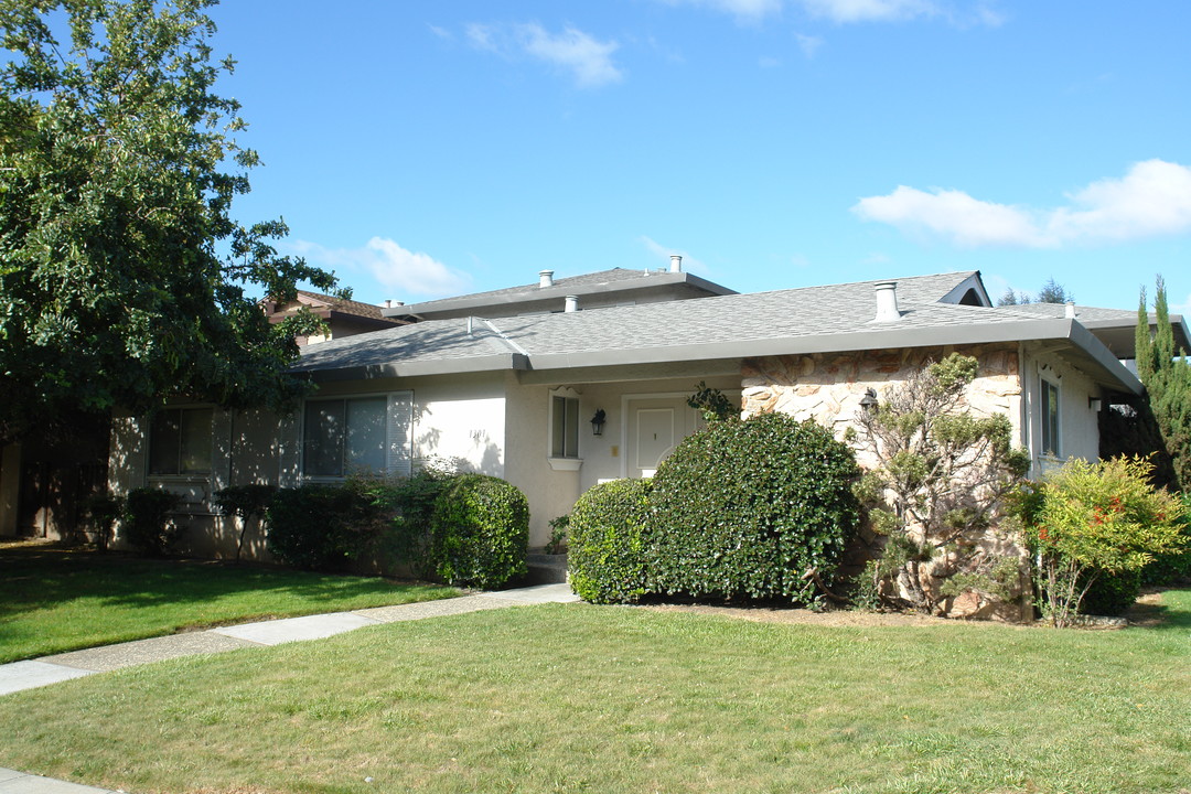 1301 Castlemont Ave in San Jose, CA - Building Photo