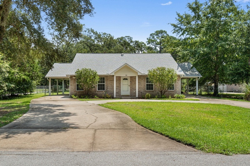 3100 Holley Point Rd in Navarre, FL - Building Photo