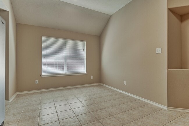 property at 27 E Russet Grove Cir