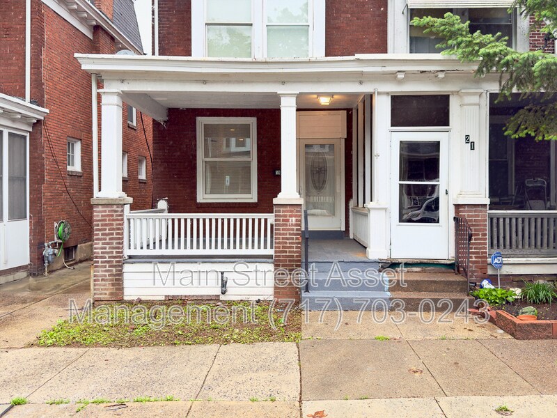 19 S 20th St in Harrisburg, PA - Building Photo
