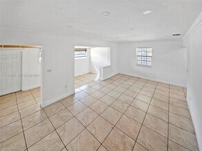 315 NE 165th St in Miami, FL - Building Photo - Building Photo
