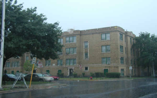 647-661 N Austin Blvd in Chicago, IL - Foto de edificio - Building Photo