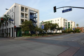 335 N 3rd St in Burbank, CA - Foto de edificio - Building Photo