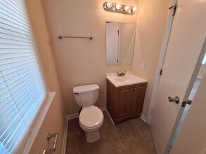 1127 Rowe St in Hampton, VA - Building Photo - Building Photo