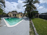 5721 NW 54th Ln in Tamarac, FL - Building Photo - Building Photo