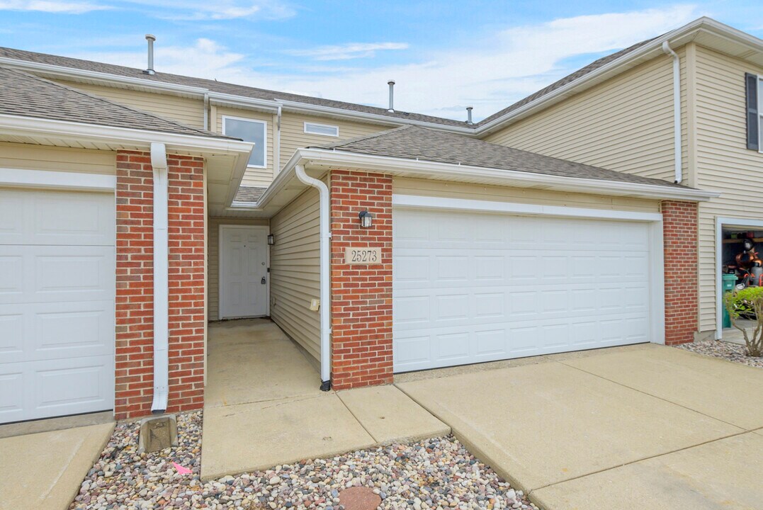 25273 Faraday Rd in Manhattan, IL - Building Photo