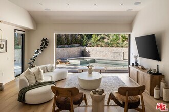 3637 Loadstone Dr in Los Angeles, CA - Building Photo - Building Photo