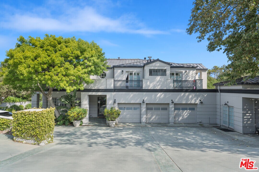 28600 Pacific Coast Hwy in Malibu, CA - Building Photo