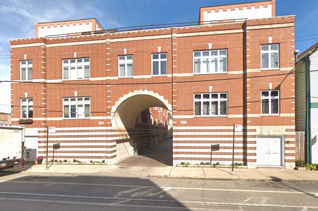 property at 2429 N Clybourn Ave
