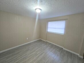 9402 Grandfield Rd in Thonotosassa, FL - Building Photo - Building Photo