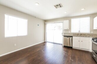 832 Tollbrook Way in Henderson, NV - Building Photo - Building Photo