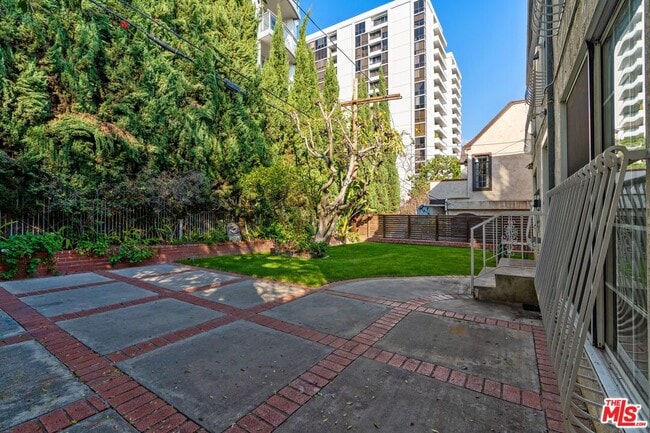 10709 Ashton Ave in Los Angeles, CA - Building Photo - Building Photo
