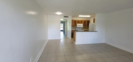 1604 Meadows Cir W in Boynton Beach, FL - Building Photo - Building Photo