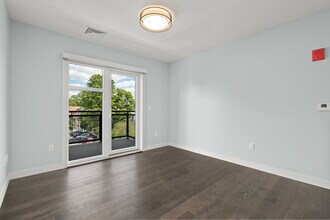 54 Auburn St, Unit 400 in Brookline, MA - Building Photo - Building Photo