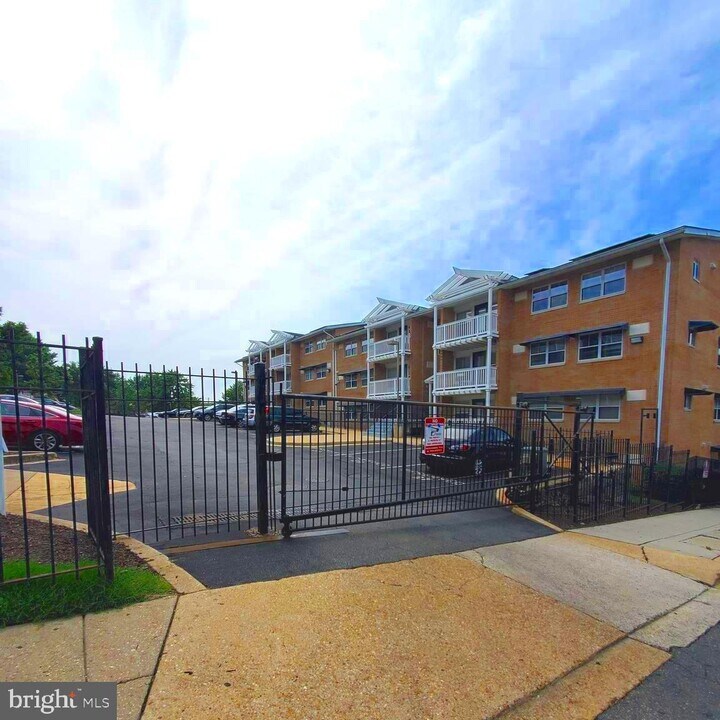 2609 Douglass Rd SE-Unit -102 in Washington, DC - Building Photo